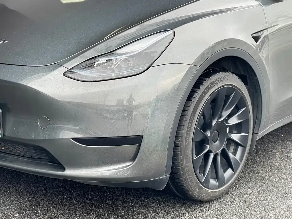 Tesla Model Y — фото 10