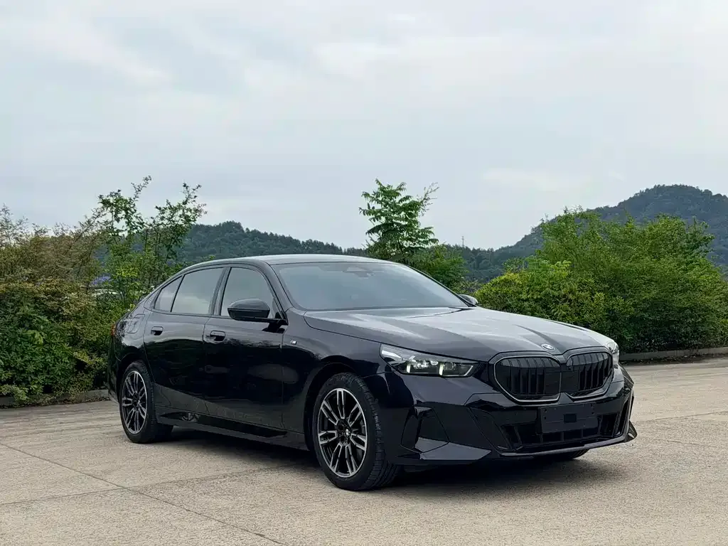 BMW 5 Series — фото 4