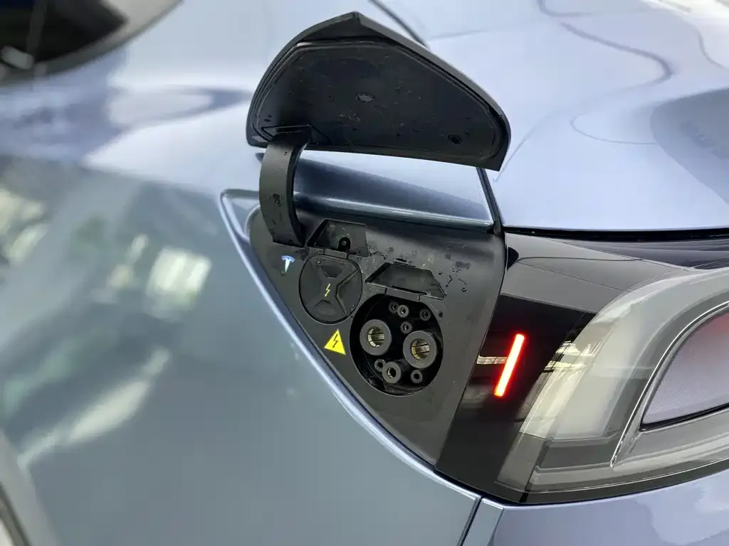 Tesla Model Y — фото 6