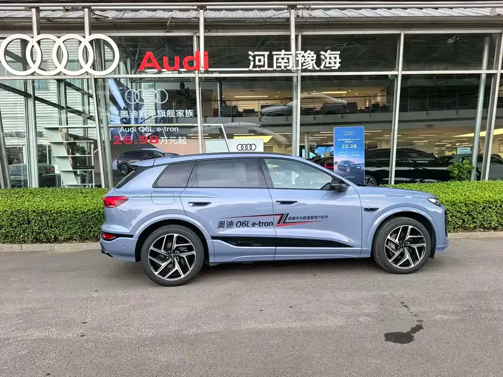 Audi Q6L e-tron — фото 6