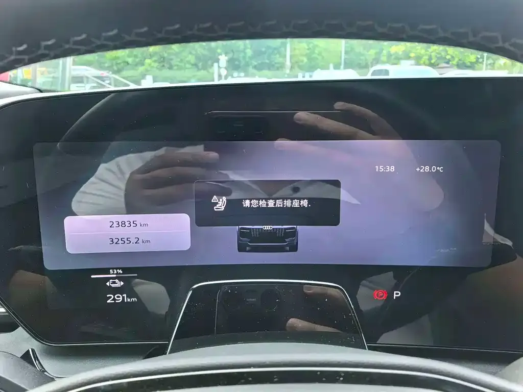 Audi Q6L e-tron — фото 2