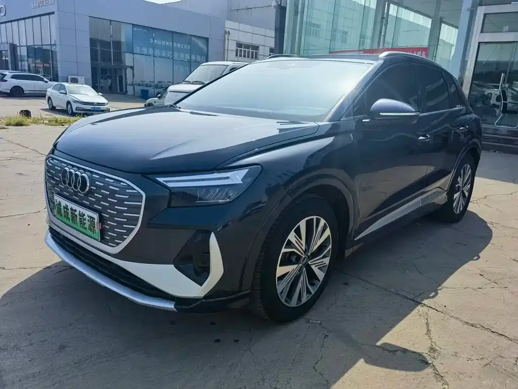 Audi Q4 e-tron — фото 1