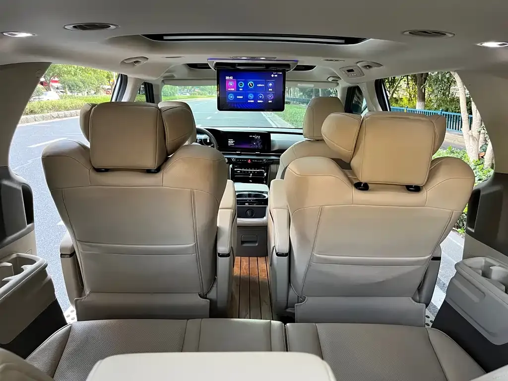 Kia Carnival — фото 2