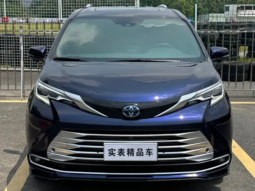 Toyota Sienna — фото 7