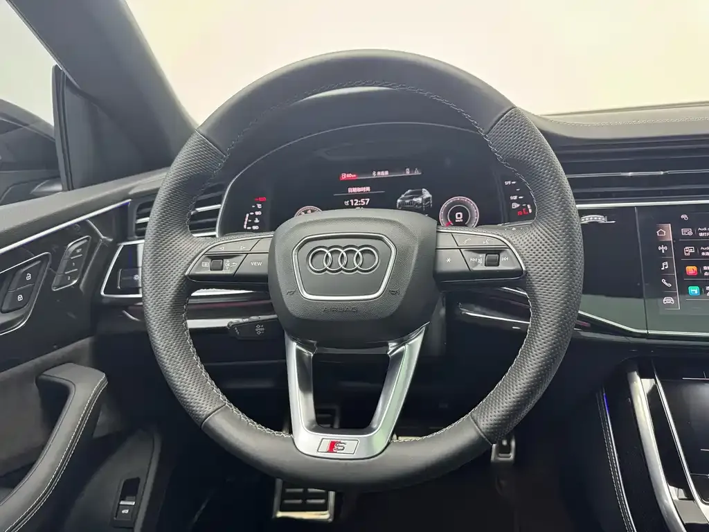 Audi Q8 — фото 9