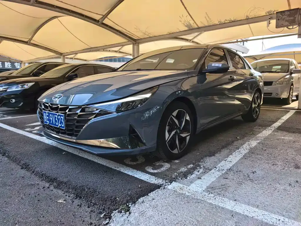 Hyundai Elantra — фото 1