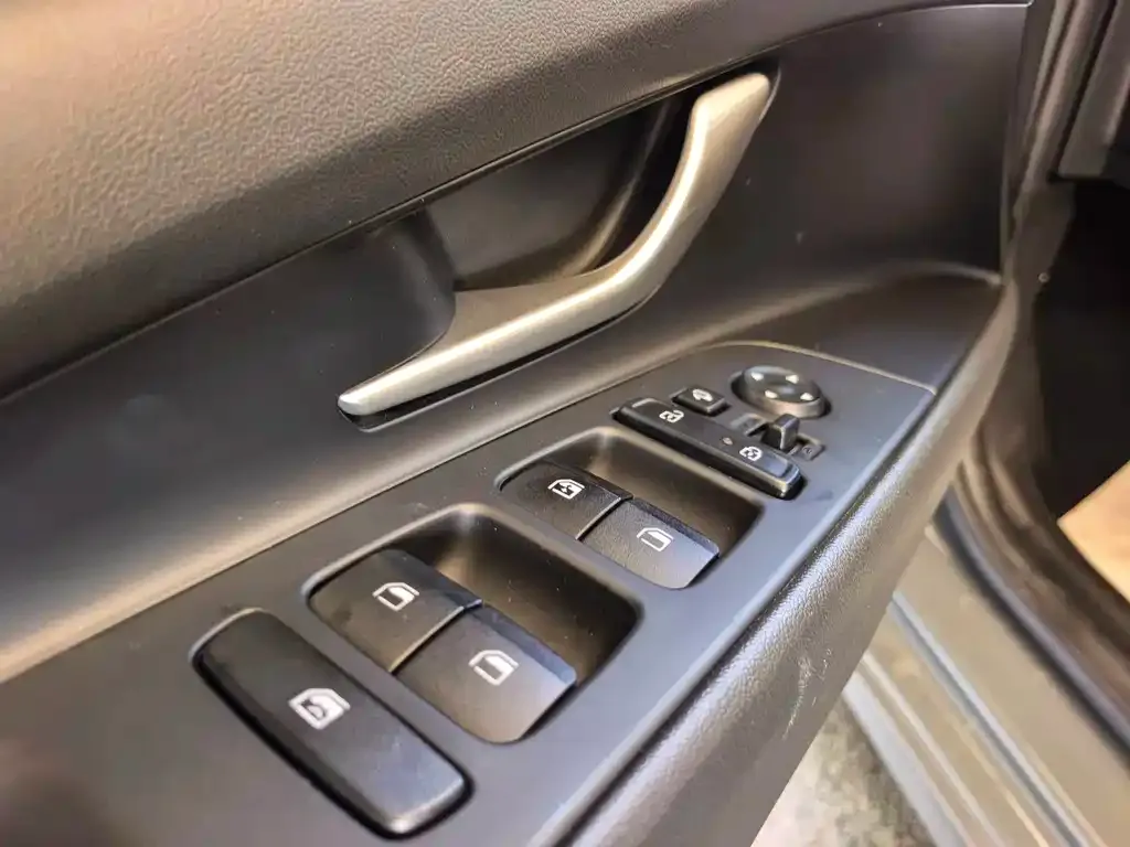Hyundai Elantra — фото 2