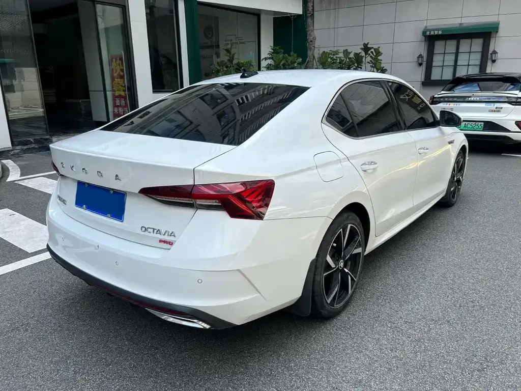 Skoda Octavia — фото 7