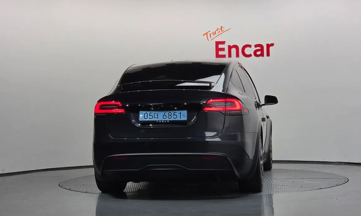 Tesla Model X — фото 6