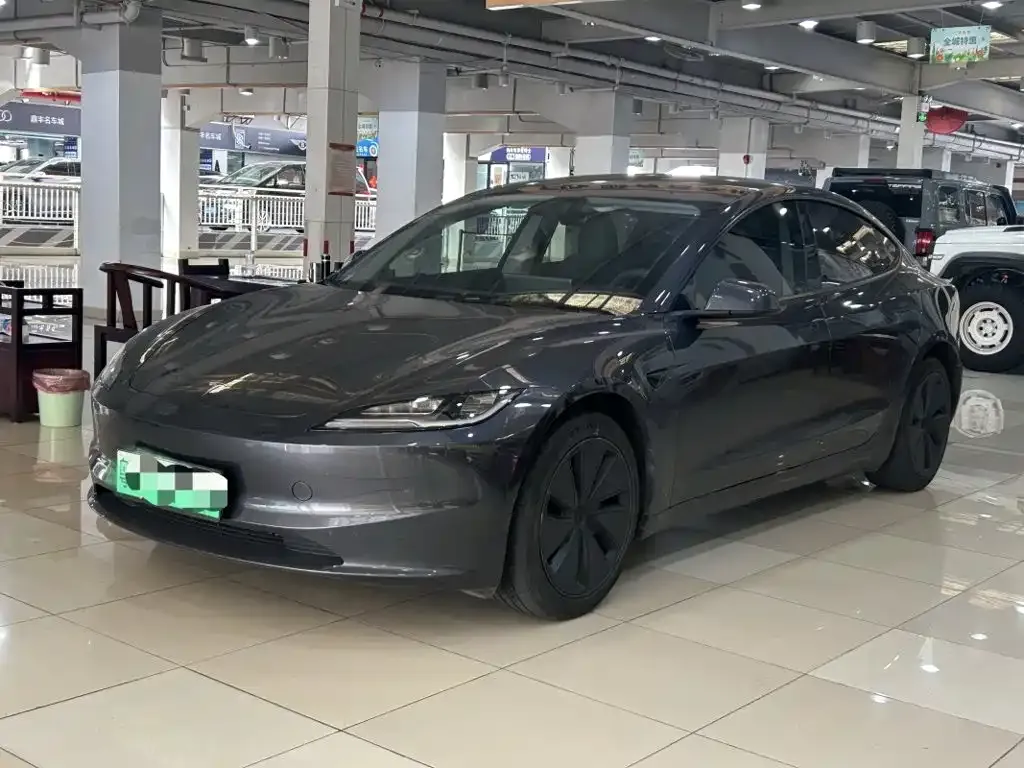 Tesla Model 3 — фото 1