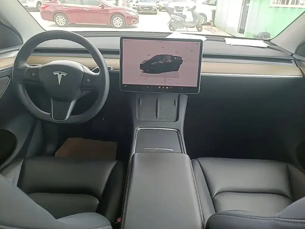 Tesla Model Y — фото 2