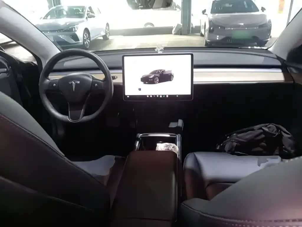 Tesla Model 3 — фото 3