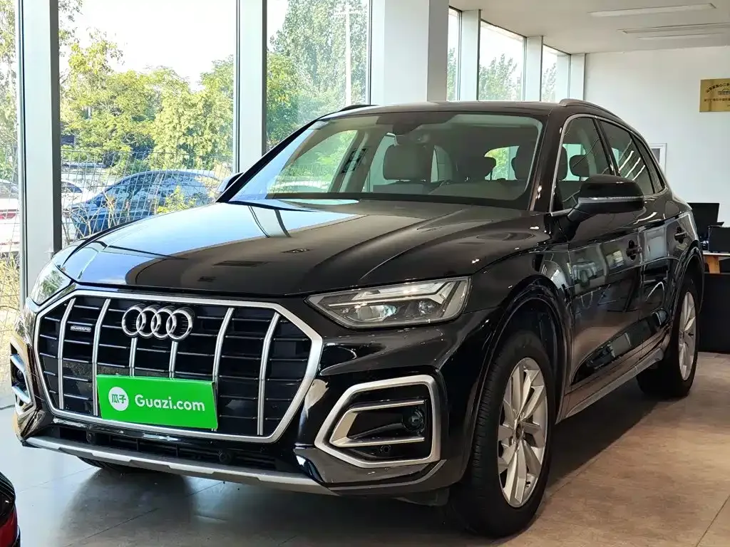 Audi Q5L — фото 1