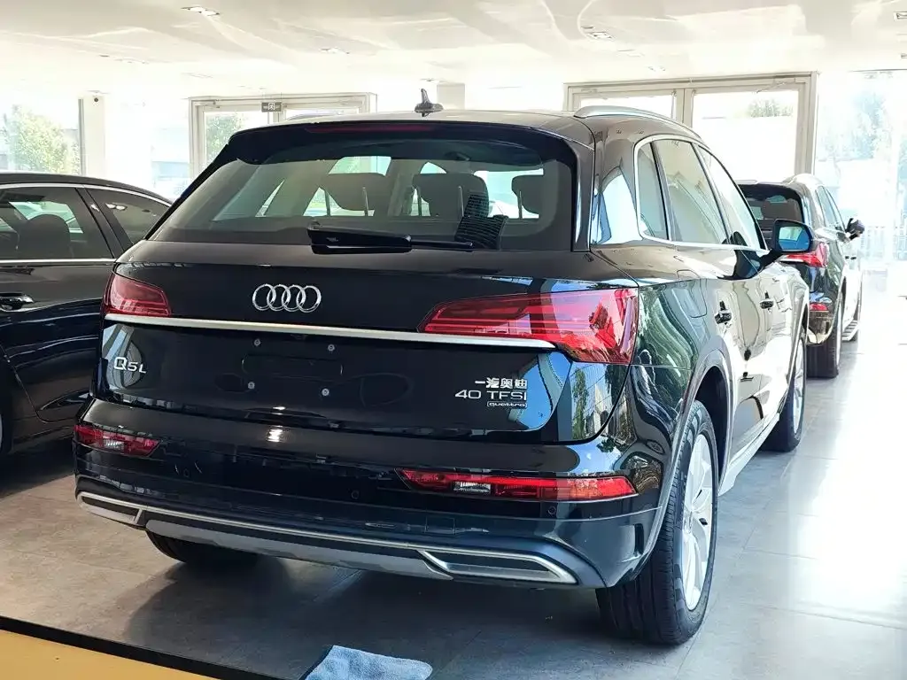 Audi Q5L — фото 10