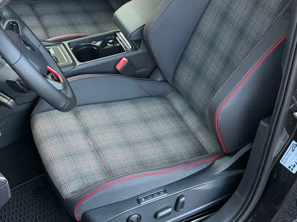 Volkswagen Golf GTI — фото 10