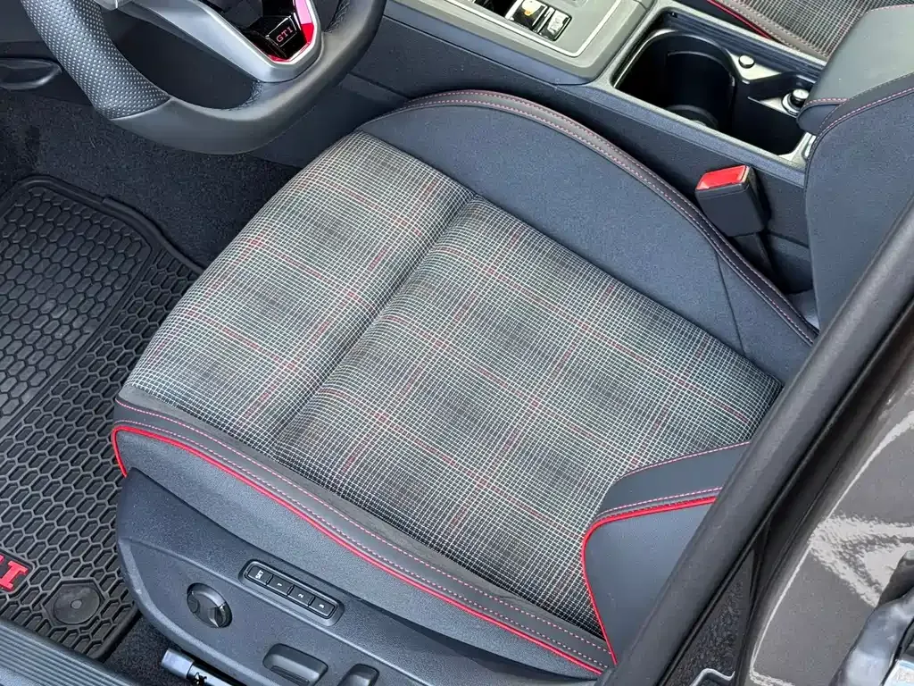 Volkswagen Golf GTI — фото 9