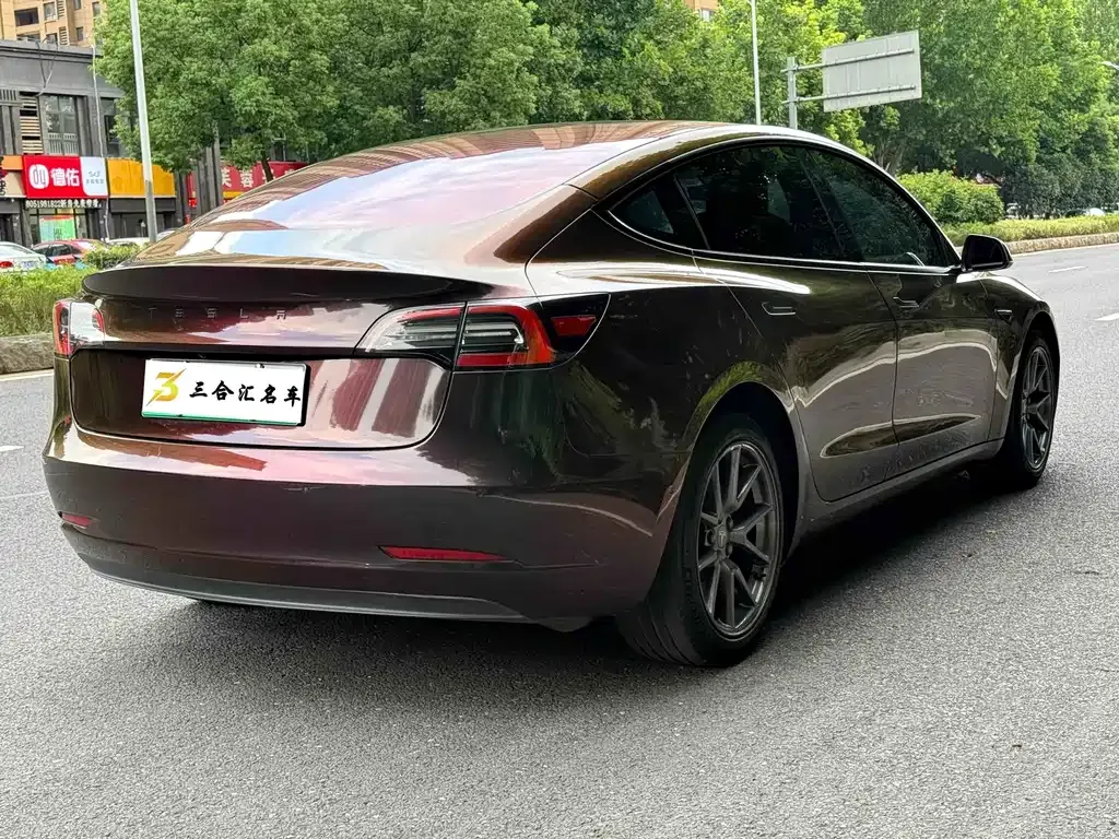 Tesla Model 3 — фото 6