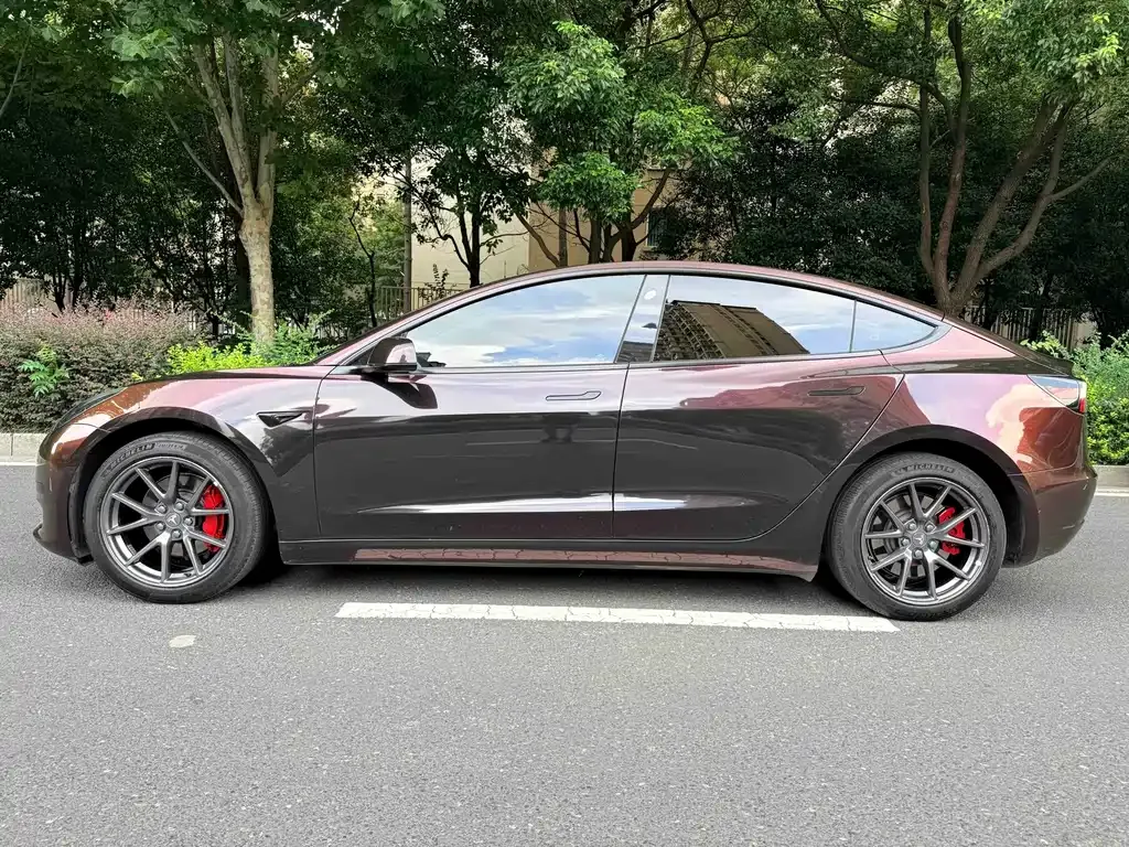 Tesla Model 3 — фото 4