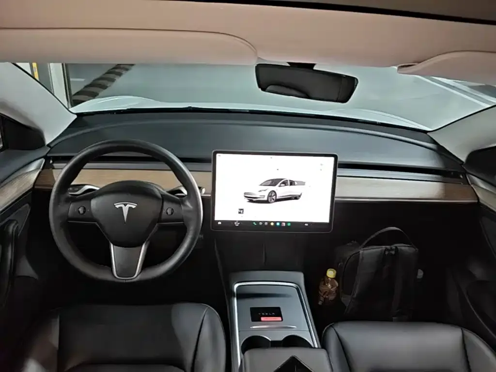 Tesla Model 3 — фото 10