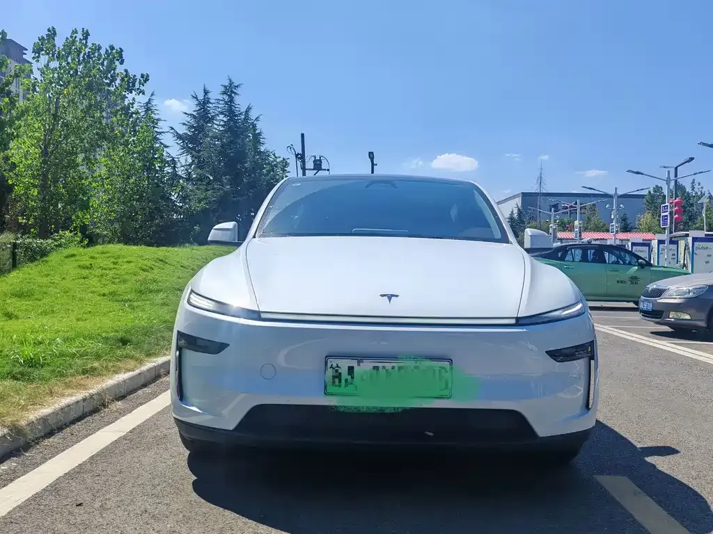 Tesla Model Y — фото 7