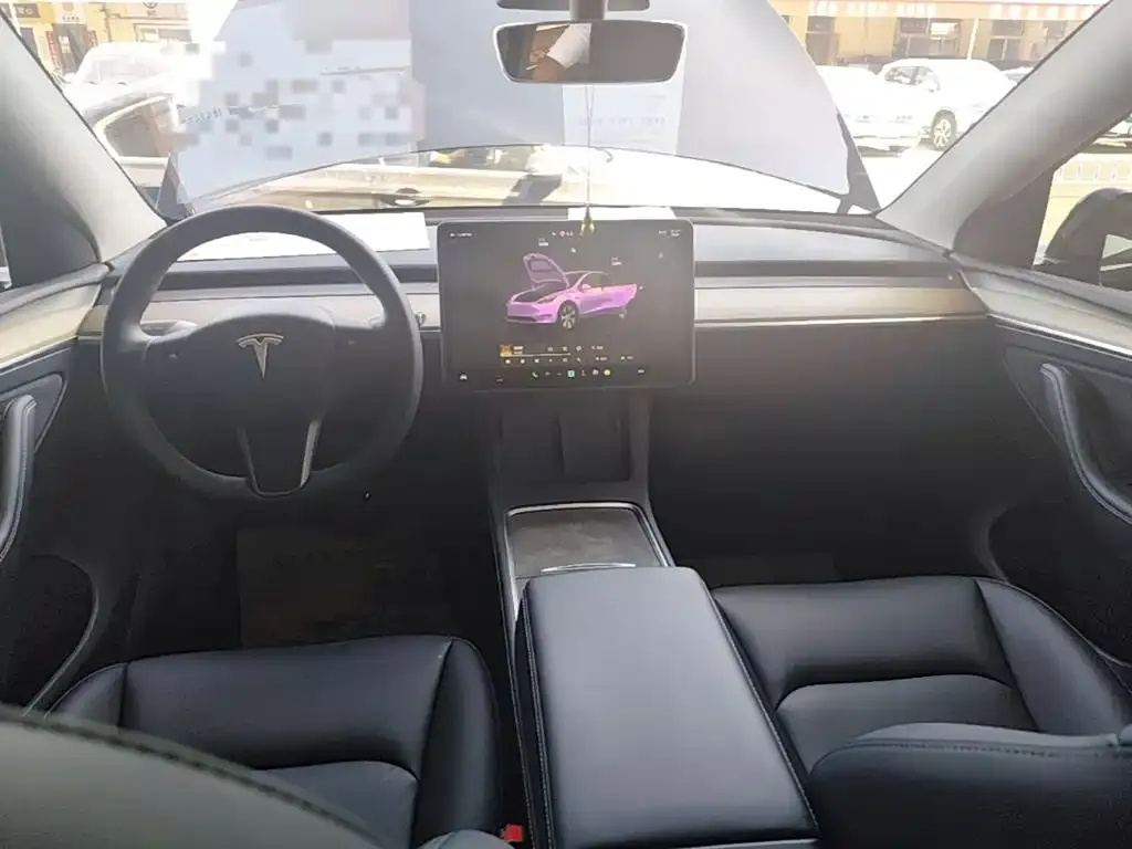 Tesla Model Y — фото 10