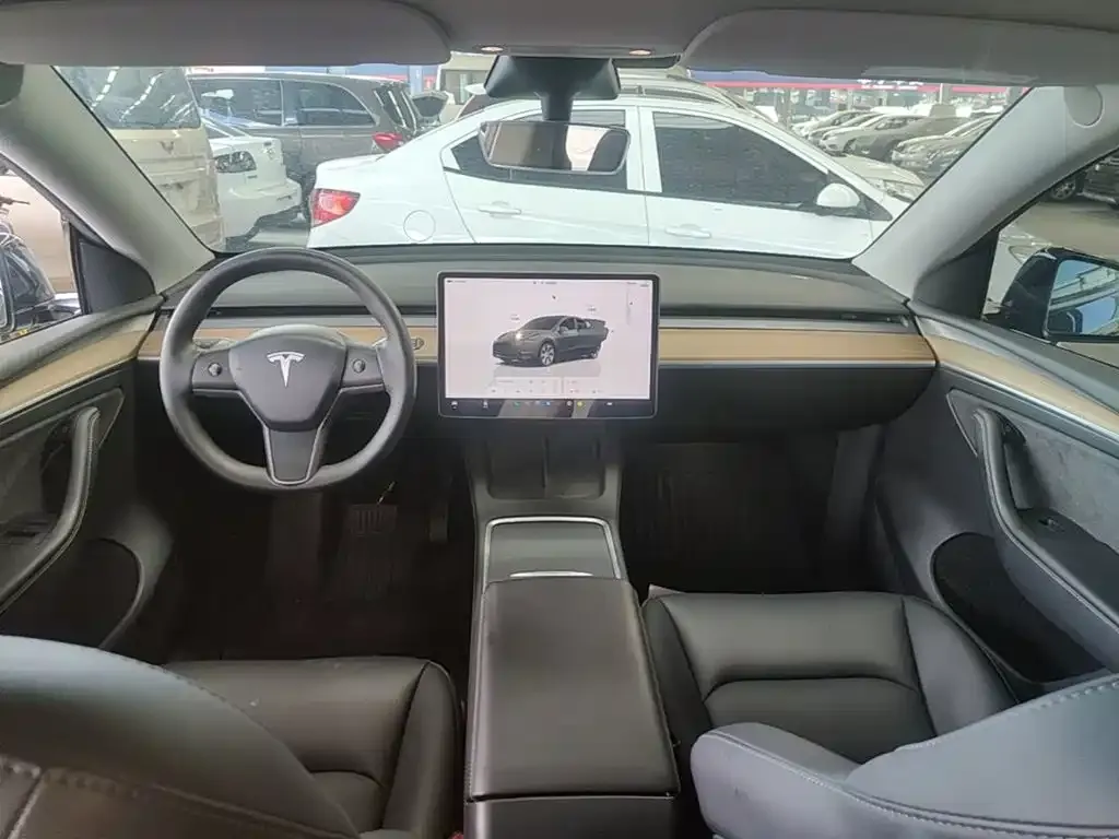 Tesla Model Y — фото 3