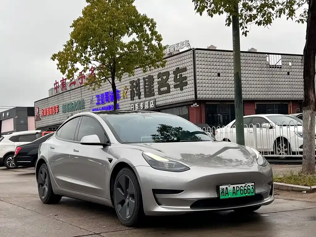 Tesla Model 3 — фото 8