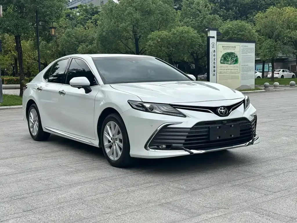 Toyota Camry — фото 5