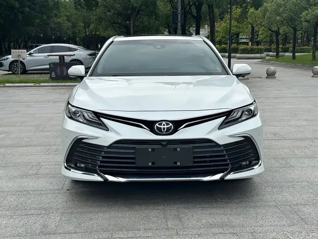 Toyota Camry — фото 7