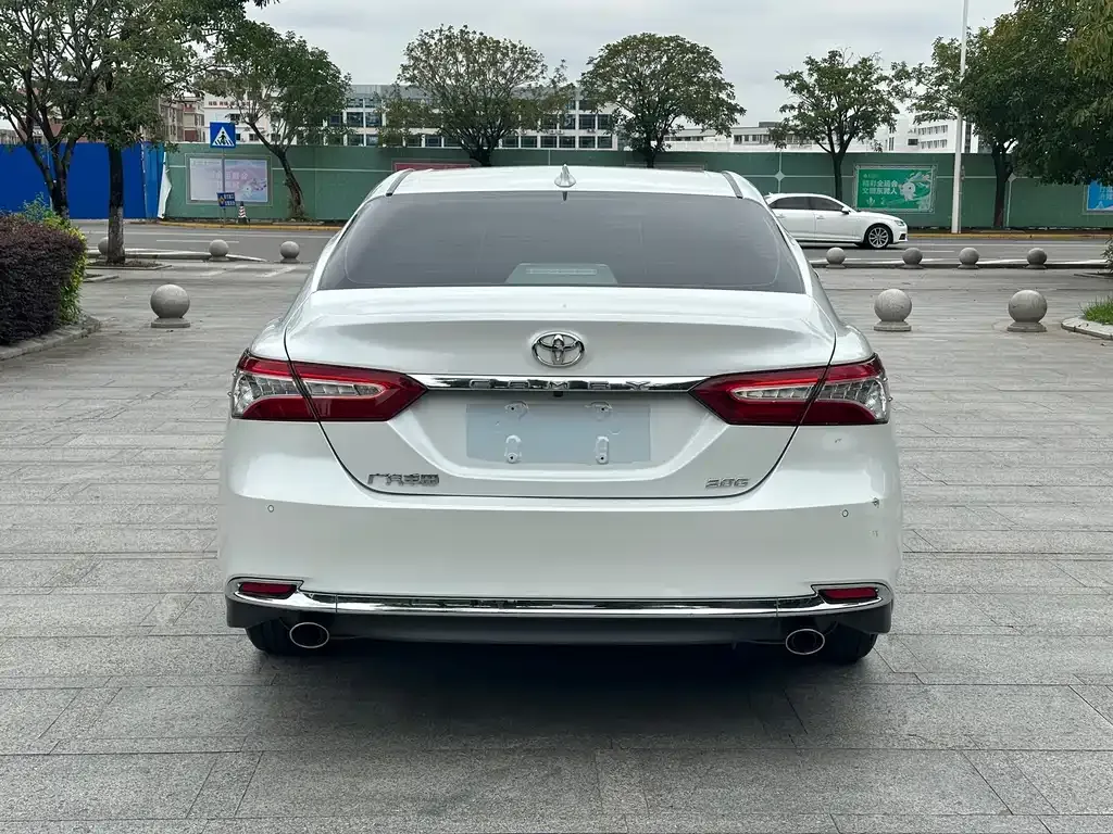 Toyota Camry — фото 8