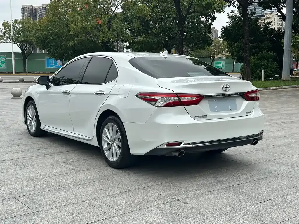 Toyota Camry — фото 9