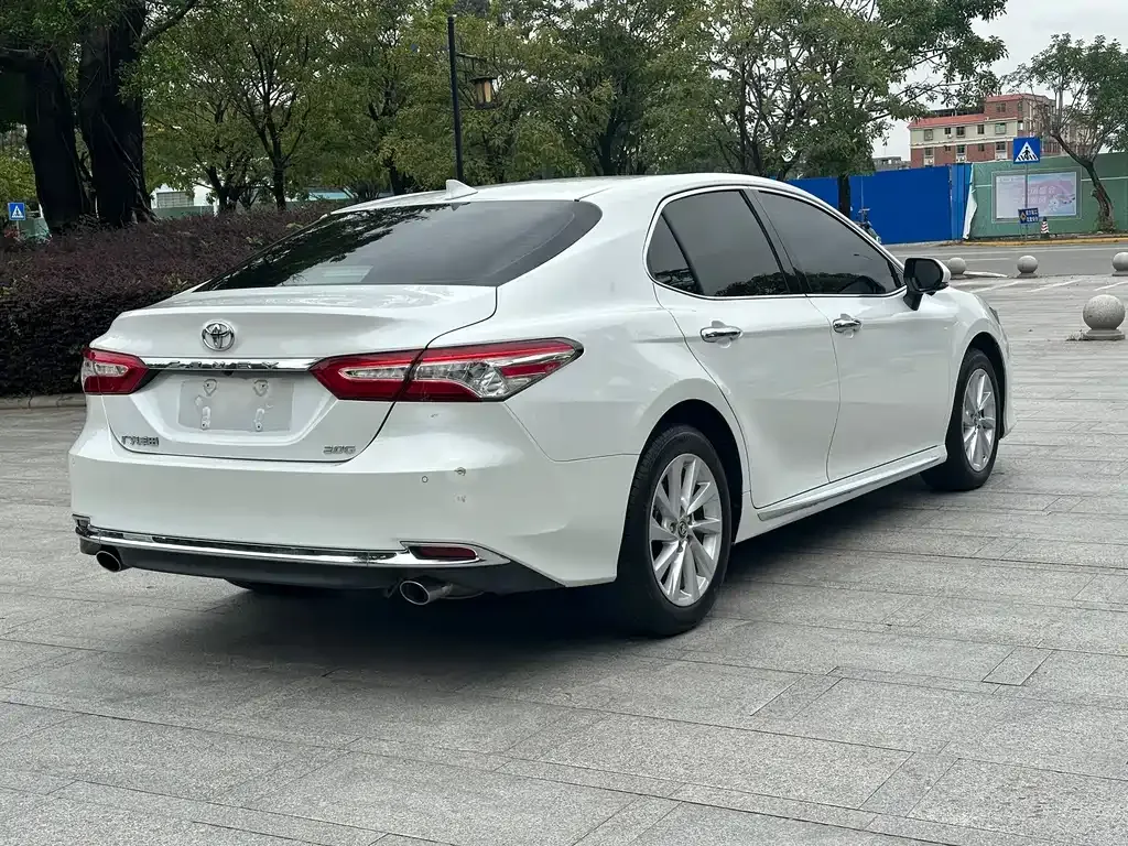 Toyota Camry — фото 10