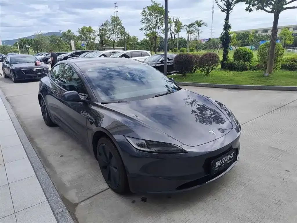 Tesla Model 3 — фото 10