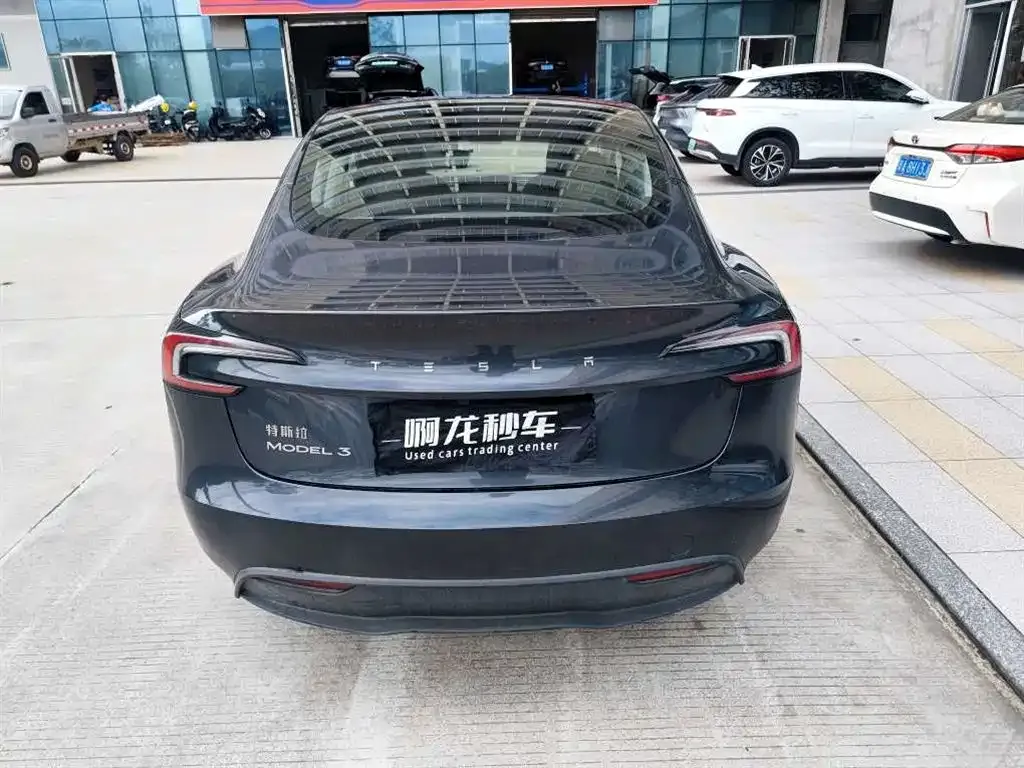 Tesla Model 3 — фото 3