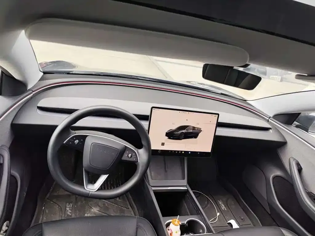 Tesla Model 3 — фото 4