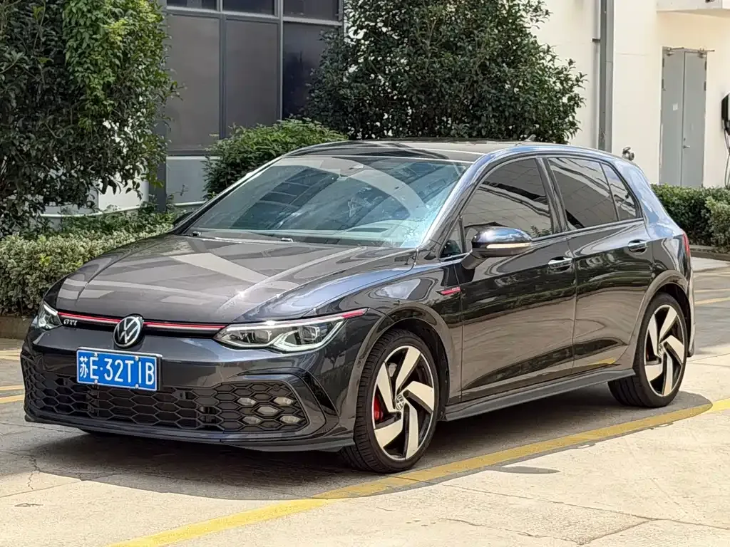 Volkswagen Golf GTI — фото 1