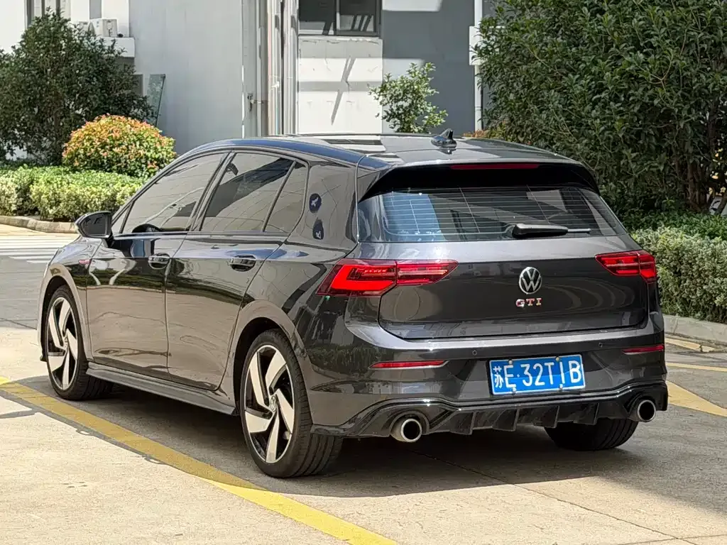Volkswagen Golf GTI — фото 10