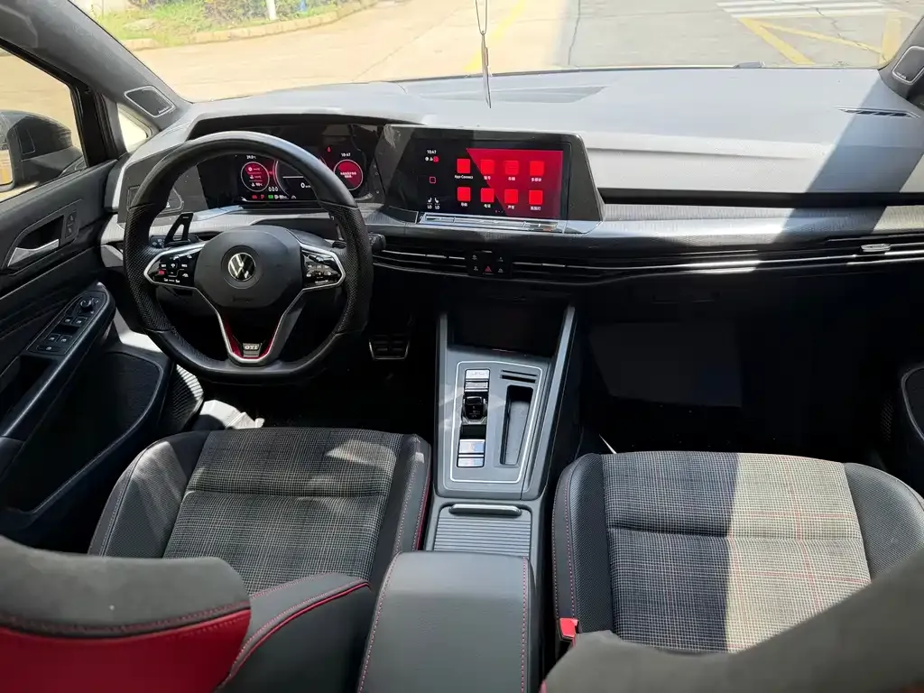 Volkswagen Golf GTI — фото 6