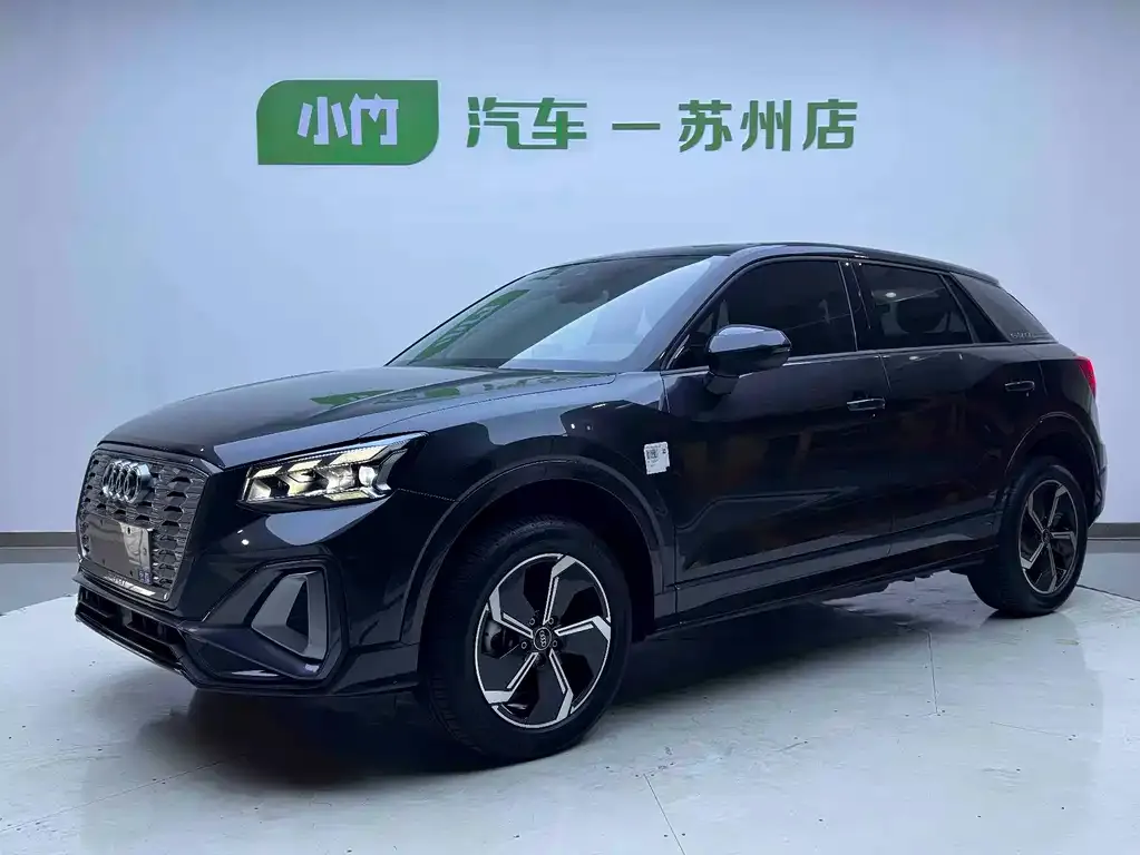 Audi Q2L e-tron — фото 1