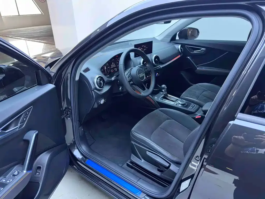Audi Q2L e-tron — фото 10