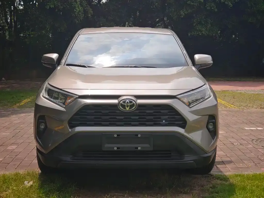 Toyota RAV4 — фото 9