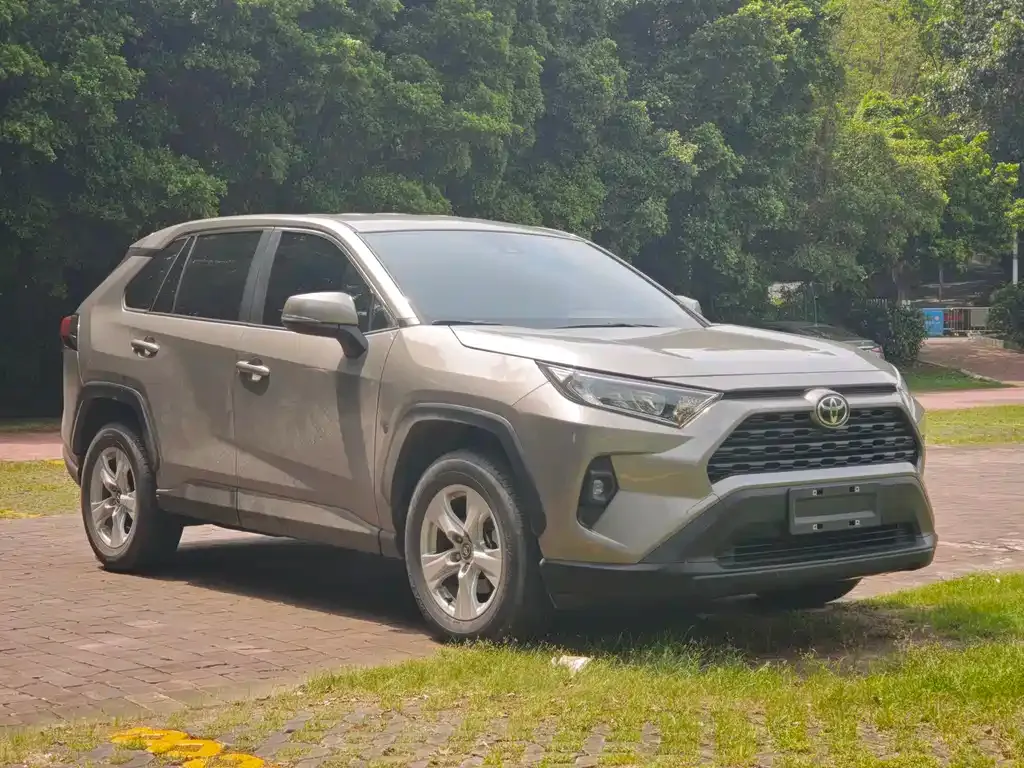 Toyota RAV4 — фото 2