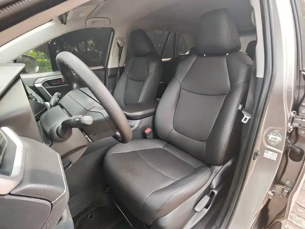Toyota RAV4 — фото 10