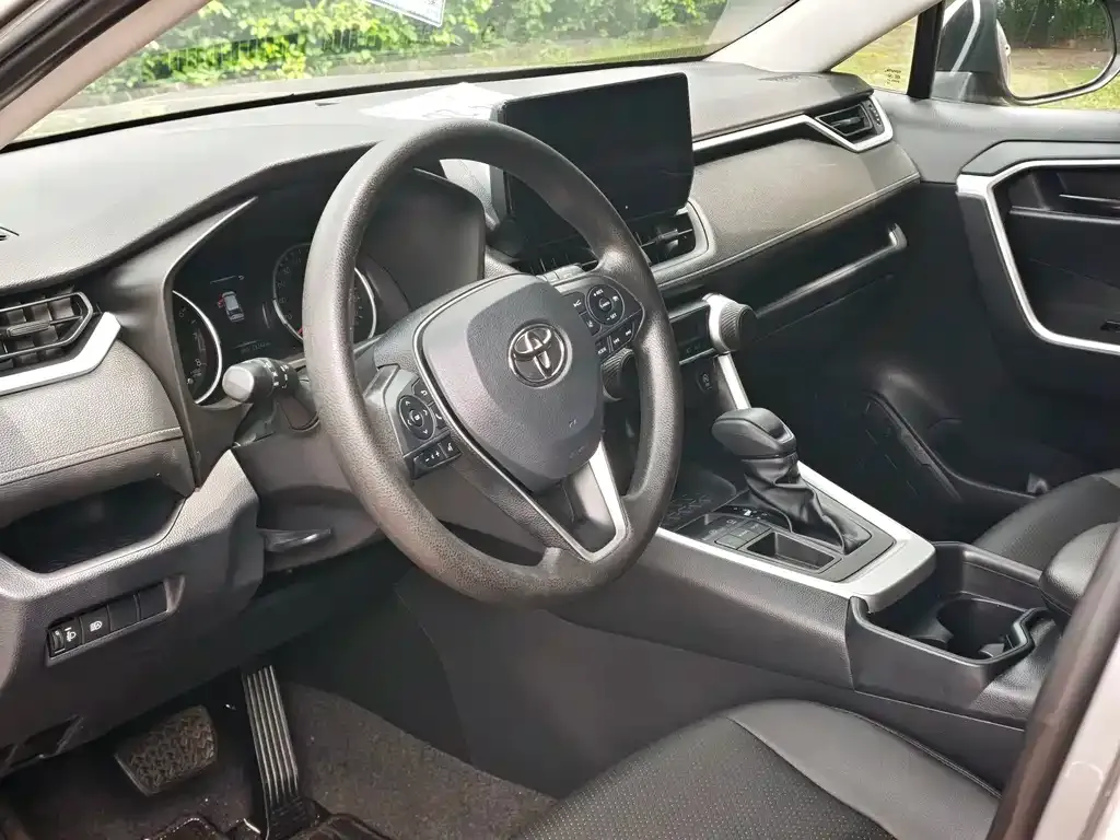 Toyota RAV4 — фото 6