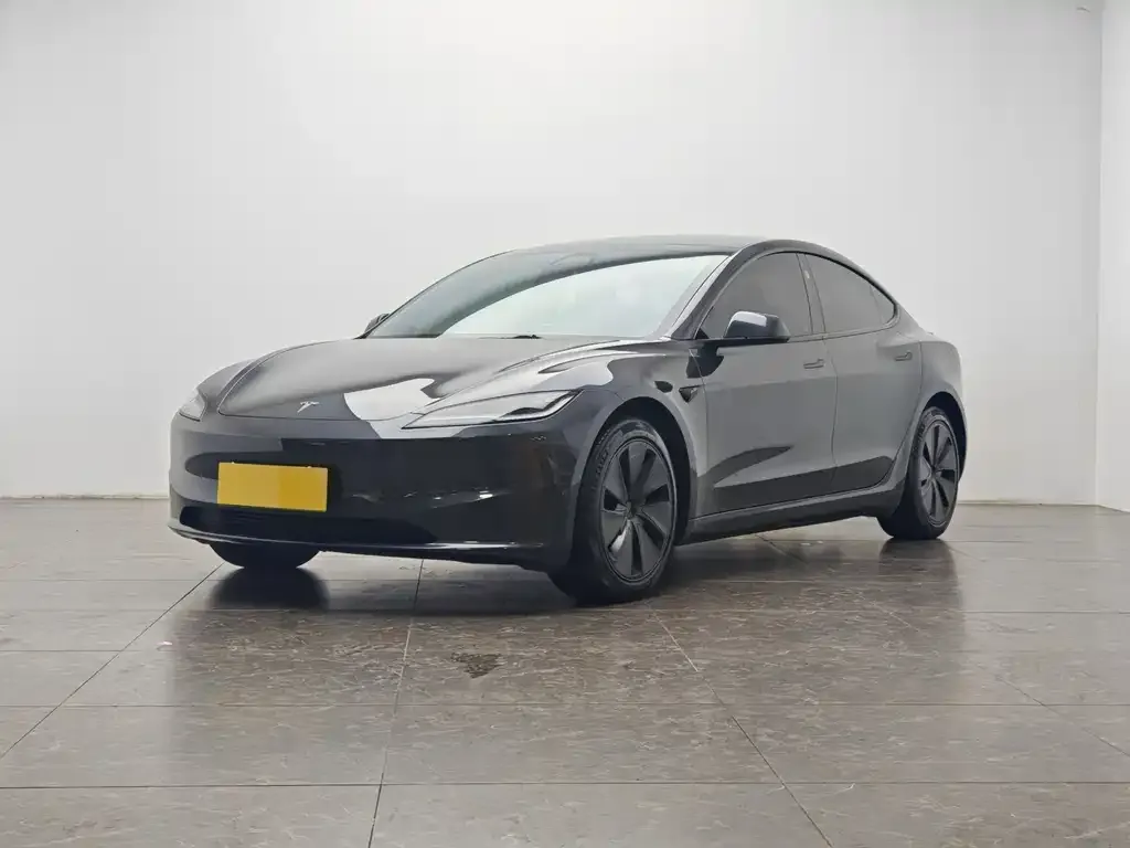 Tesla Model 3 — фото 1