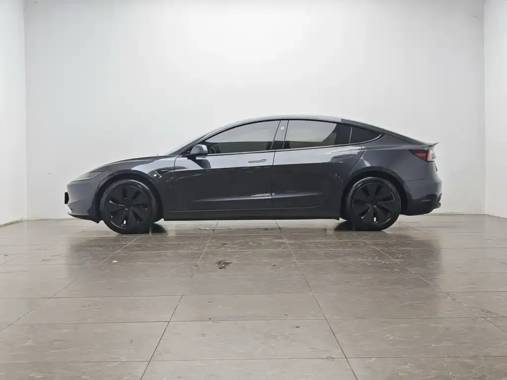 Tesla Model 3 — фото 7