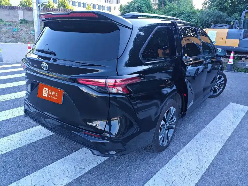 Toyota Granvia — фото 6