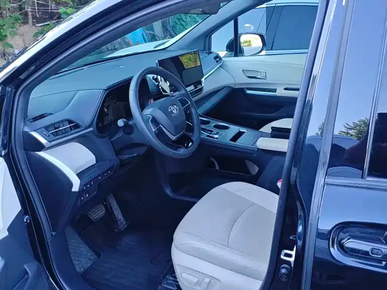Toyota Granvia — фото 3