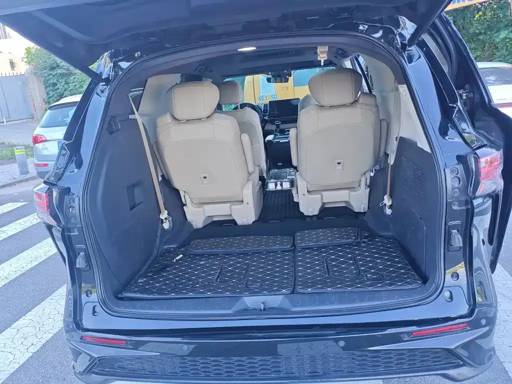 Toyota Granvia — фото 5
