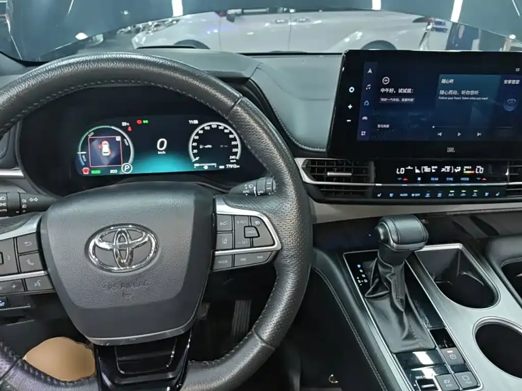 Toyota Granvia — фото 6